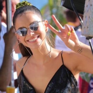 Bruna Marquezine vai passar o carnaval em Salvador assim como Marina Ruy Barbosa