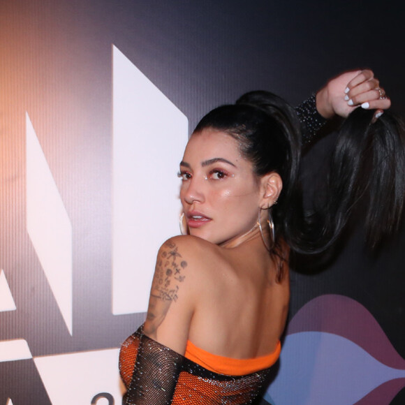 Gabi Prado também está curtindo a folia em camarote em Salvador nesta quinta-feira, dia 20 de fevereiro de 2020