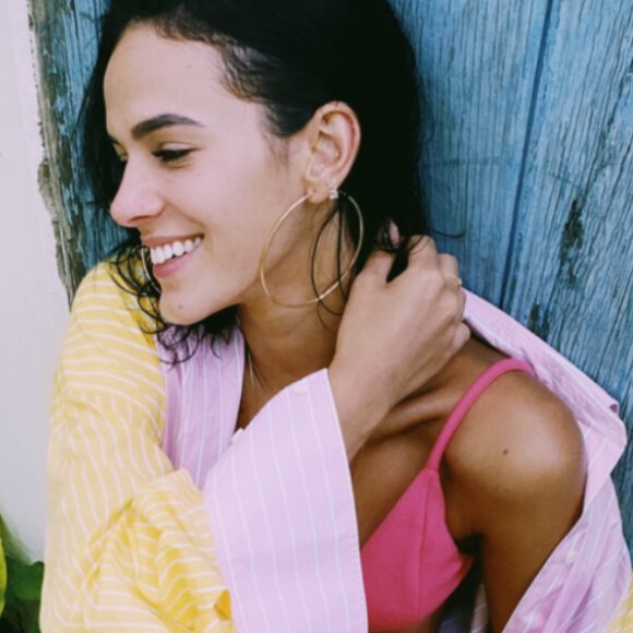 Bruna Marquezine se prepara para Carnaval na Bahia. Veja foto postada pela responsável nos cuidados da aparência da atriz nesta sexta-feira, dia 21 de fevereiro de 2020