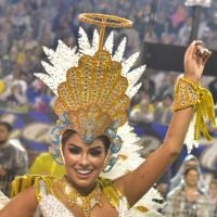 Munik Nunes usa 8 mil cristais em fantasia e no corpo para desfile de carnaval