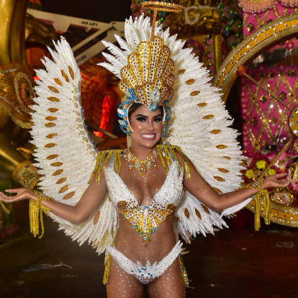 Munik Nunes contou ter pechinchado o valor de sua fantasia para o desfile de carnaval da Colorado do Brás: 'Os preços são muito altos'