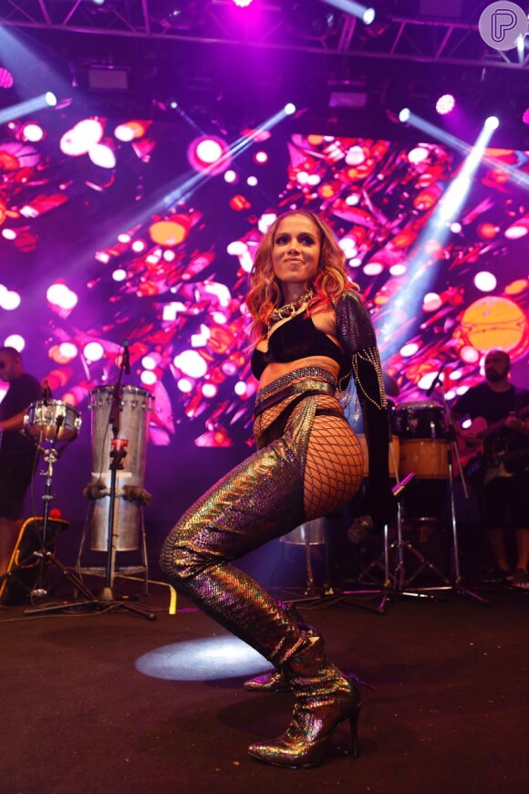 Anitta se apresentou no Nosso Camarote na primeira noite de desfiles do Grupo Especial na Sapucaí
