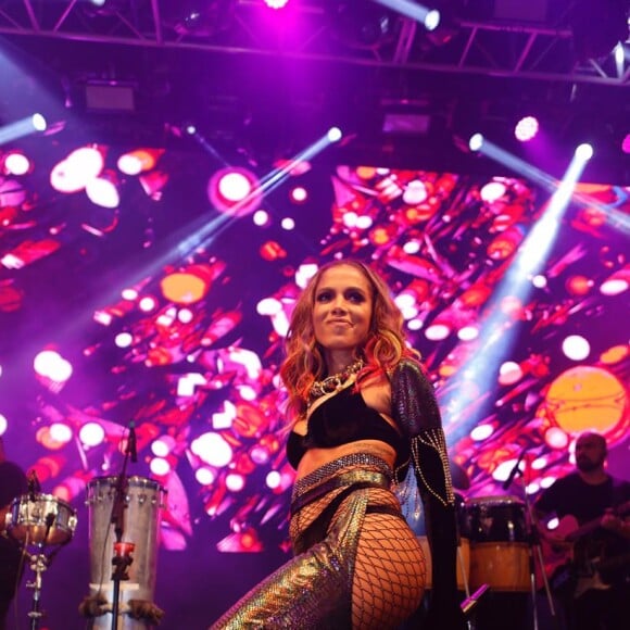 Anitta se apresentou no Nosso Camarote na primeira noite de desfiles do Grupo Especial na Sapucaí