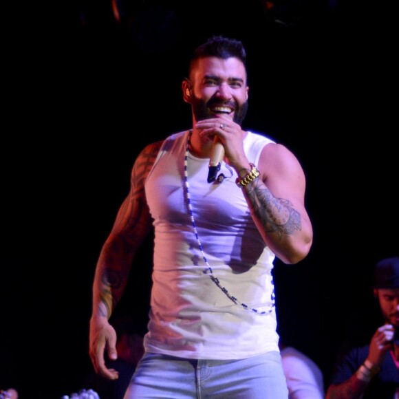 Gusttavo Lima subiu ao palco do Villa Mix em Salvador, na Bahia