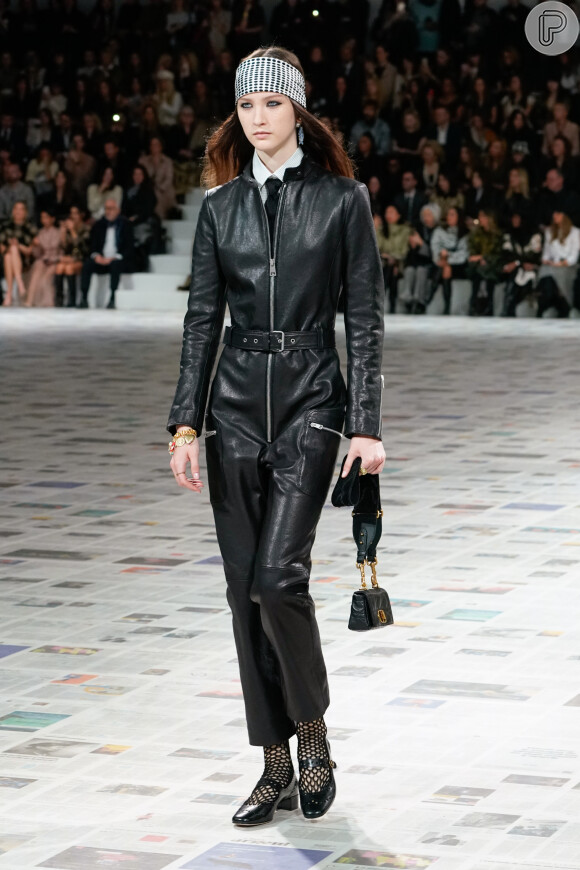 Moda inverno 2020 da Dior: couro também aparece nos macacões da grife