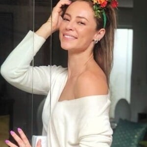 Paolla Oliveira aposta em short curto branco para dançar funk em vídeo nesta sexta-feira, dia 28 de fevereiro de 2020