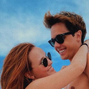 Lari Manoela mostra reação do namorado, Léo Cidade, ao esperá-la em salão. Veja vídeo compartilhado pelo casal nesta sexta-feira, dia 28 de fevereiro de 2020