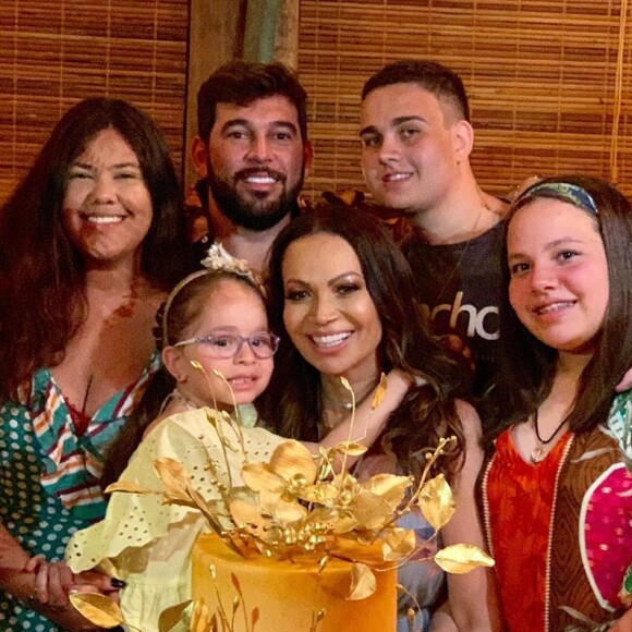 Rafael Almeida, filho de Solange Almeida, sofreu de ansiedade. 'Ele engordou muito por causa da ansiedade e não quero que meu filho passe pelas coisas que passei', disse cantora