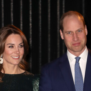 Kate Middleton escolheu um vestido com brilho para evento noturno com o marido, Príncipe William