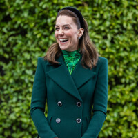 Verde versátil: Kate Middleton elege cor em 1º dia na Irlanda. Aos looks!