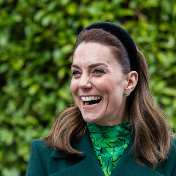 Duquesa de Cambridge, Kate Middleton apostou em looks verdes no 1º dia na Irlanda