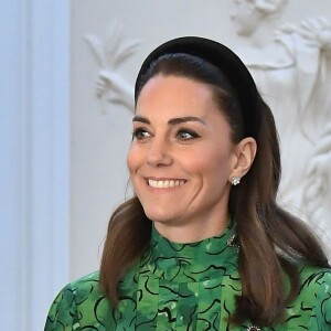 Vestido de Kate Middleton tinha ar romântico e refinado