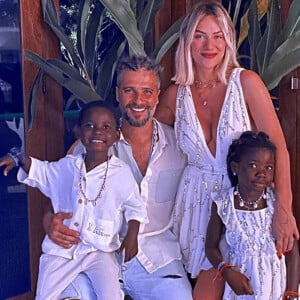 Giovanna Ewbank gravou vídeo dançando com os filhos, Títi e Bless, e postou na web nesta sexta-feira, 6 de março de 2020