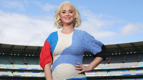 Katy Perry faz 1º aparição grávida em ensaio de show na Austrália. Veja fotos!
