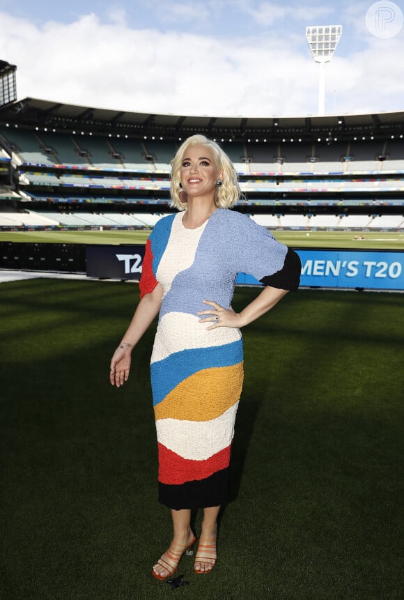 Katy Perry mudou forma de se vestir para esconder gravidez: 'Ai meu deus, que bom que não preciso esconder mais. Ou carregar uma bolsa grande por aí'