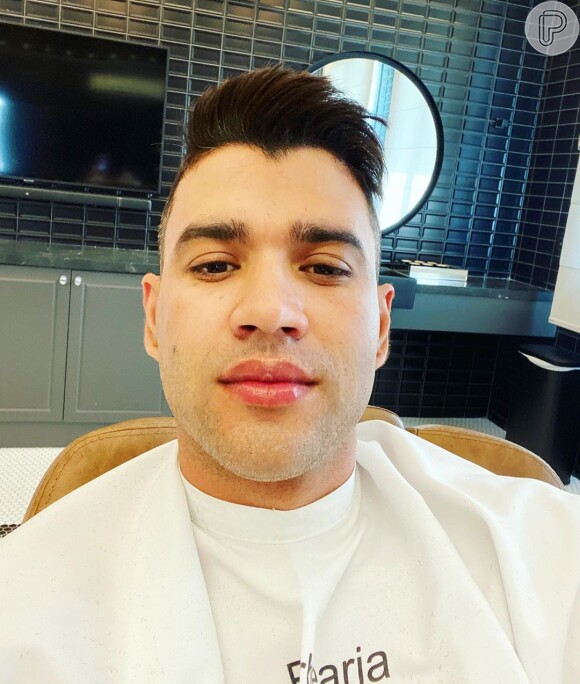 Gusttavo Lima opina sobre novo visual sem barba: 'Fiquei com cara de uns 23'