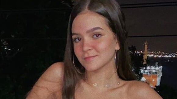 Mel Maia presenteia irmã, Yasmin Maia, com celular em aniversário de 20 anos