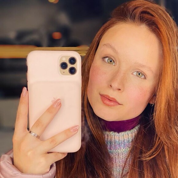 Depois de apostar no ruivo, Larissa Manoela mudou cor e corte