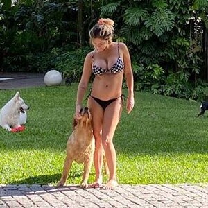 A barriga de grávida de Giovanna Ewbank ficou em evidência, mas os seios volumosos da artista roubaram a cena