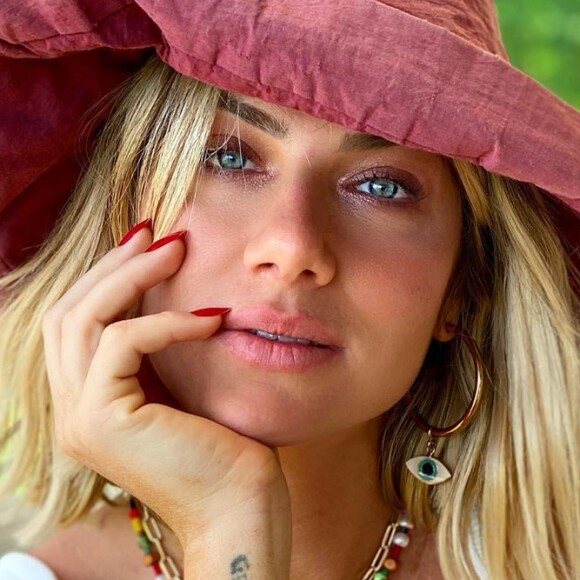 Maquiagem de Giovanna Ewbank: apresentadora foge de olho escuro
