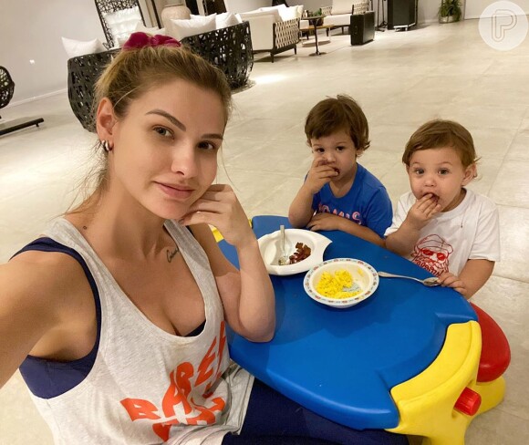Andressa Suita e os filhos, Samuel e Gabriel, protagonizam momentos fofos nas redes sociais