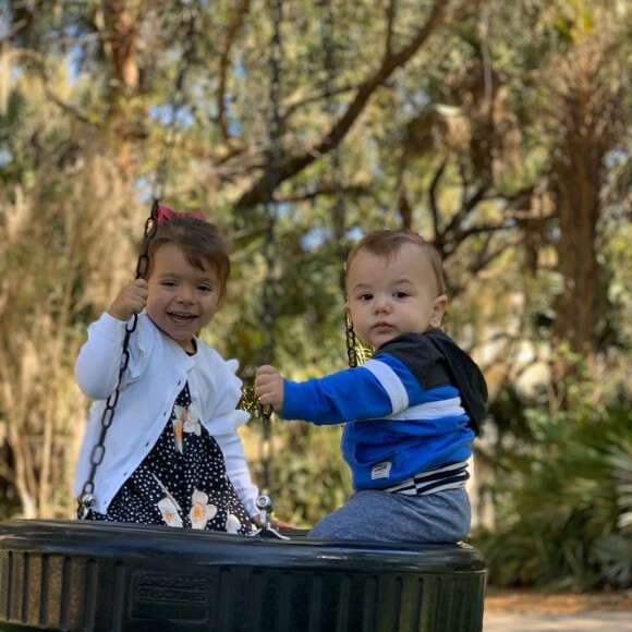 Patrícia Abravanel mostrou fotos da filha Jane e do filho Senor juntos