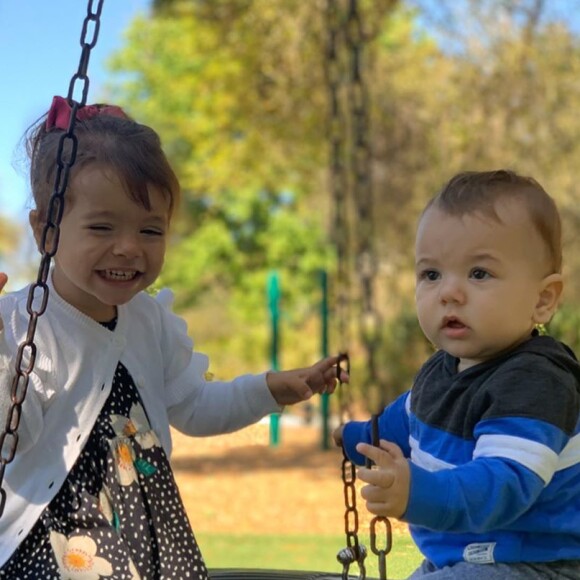 Patrícia Abravanel tira foto dos filhos e semelhança chama atenção