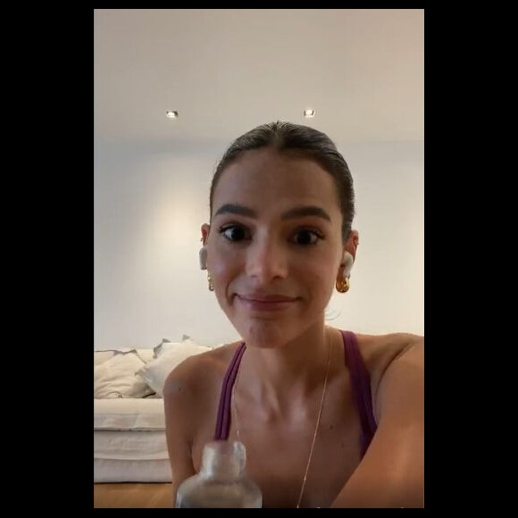 Por causa da quarentena, Bruna Marquezine fez uma live em sua casa