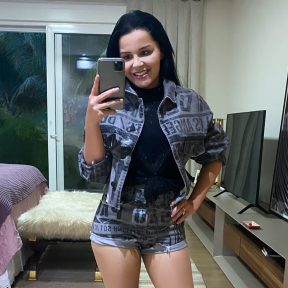 Maraisa, da dupla com Maiara, fez foto com look justo ao corpo