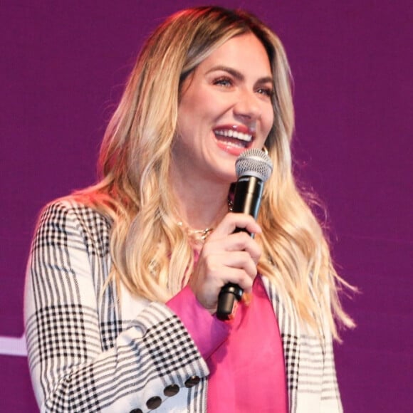 Giovanna Ewbank não revelou identidade do ídolo em vídeo