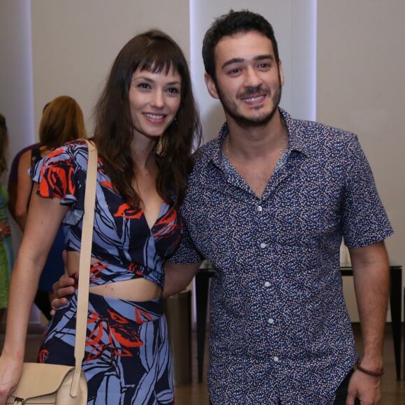 Grávida, Rosanne Mulholland negou que espera gêmeos ao responder fã: 'Absoluta'