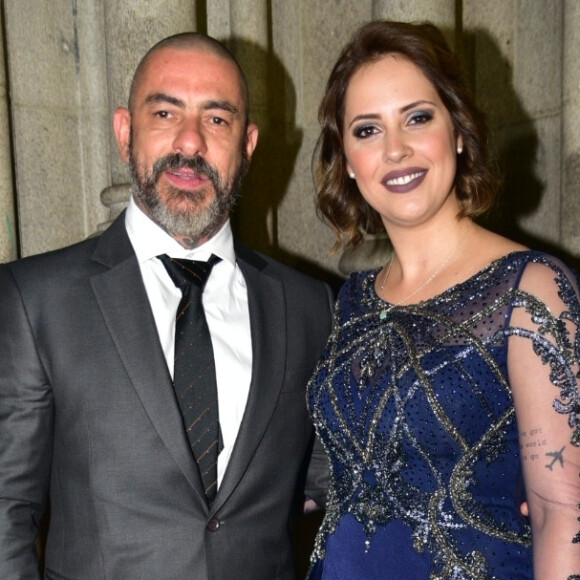 Henrique Fogaça é casado com Carine Ludovic