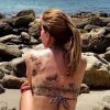 Zilu Godoi deixou à mostra tatuagens em foto de biquíni: 'Sereia'