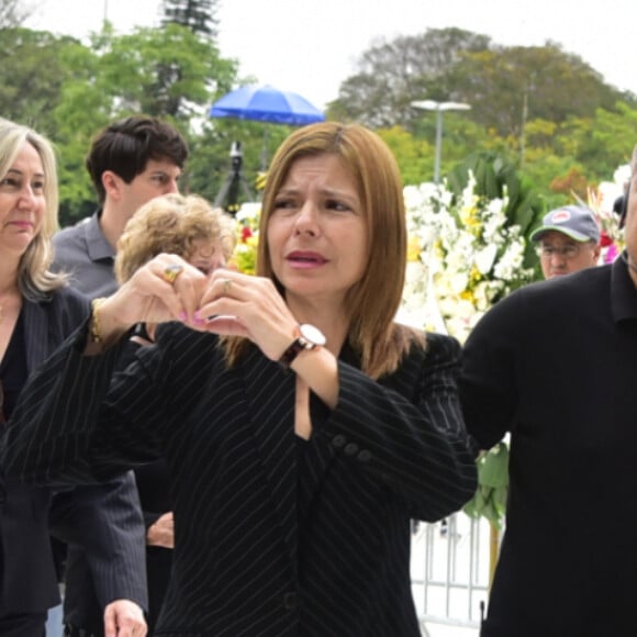 Viúva de Gugu Liberato, Rose Miriam se emocionou ao fazer uma homenagem ao apresentador, no dia em que ele completaria 61 anos, nesta sexta-feira, 10 de abril de 2020: 'Saudade que não cabe no peito'