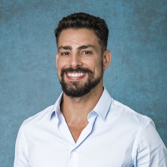 Cauã Reymond compartilhou vídeo no qual ganha abraço da filha, Sofia, de quase 8 anos