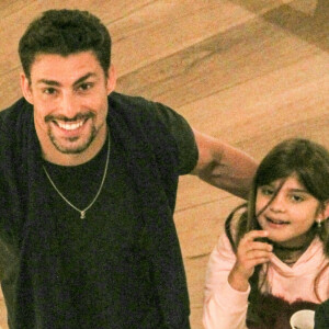 Cauã Reymond ganhou abraço da filha e altura de Sofia chamou atenção: 'Enorme!'