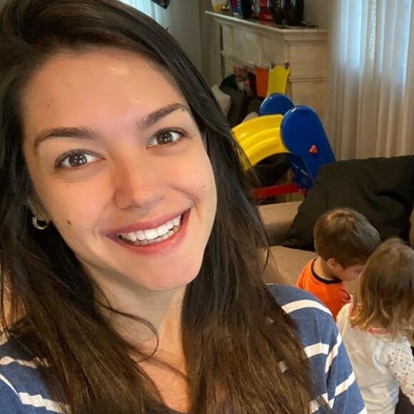 Antes da live, Michel Teló e Thais Fersoza brincaram em casa com os filhos