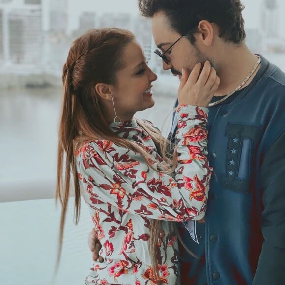 Maiara e o namorado, Fernando, protagonizaram momento romântico fotografado pela mãe da cantora