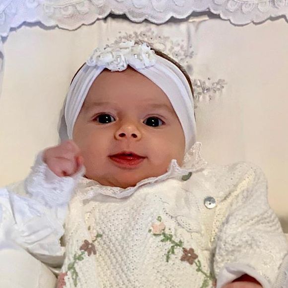 Filha de Thaeme Mariôto, Liz mostra seu estilo desde o nascimento