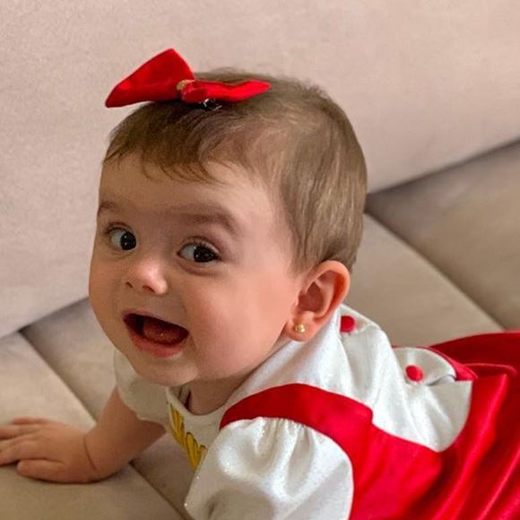 Liz, filha de Thaeme Mariôto, é fã das jardineiras