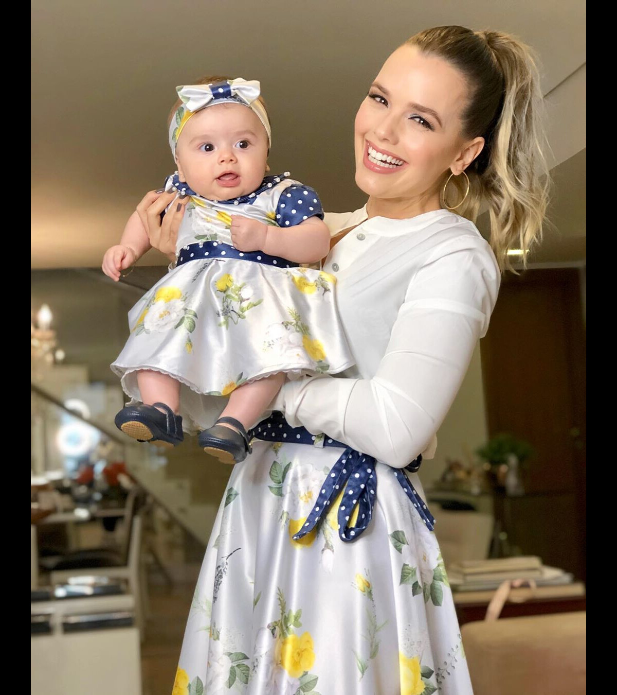 Foto Thaeme E A Filha Liz Combinaram Inclusive Vestidos Purepeople 1336