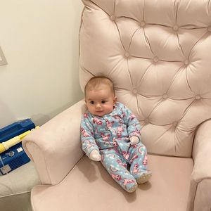 Thaeme Mariôto compartilha váriosmomentos da filha, Liz