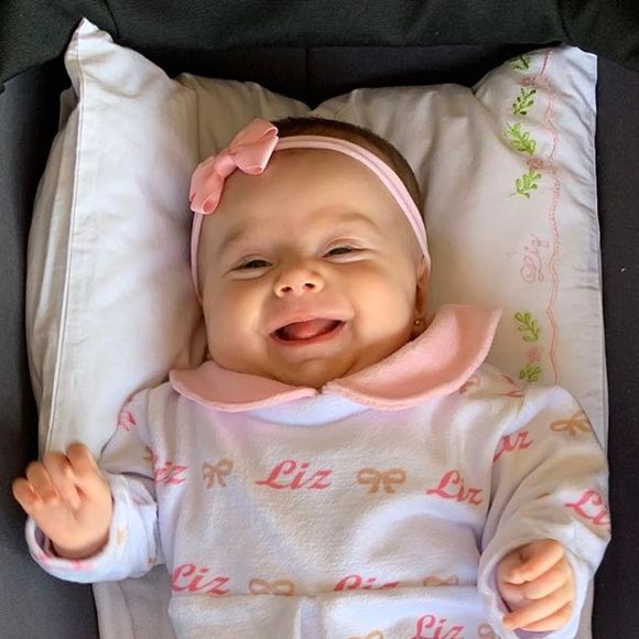 Thaeme Mariôto compartilha váriosmomentos da filha, Liz, que completa 1 ano