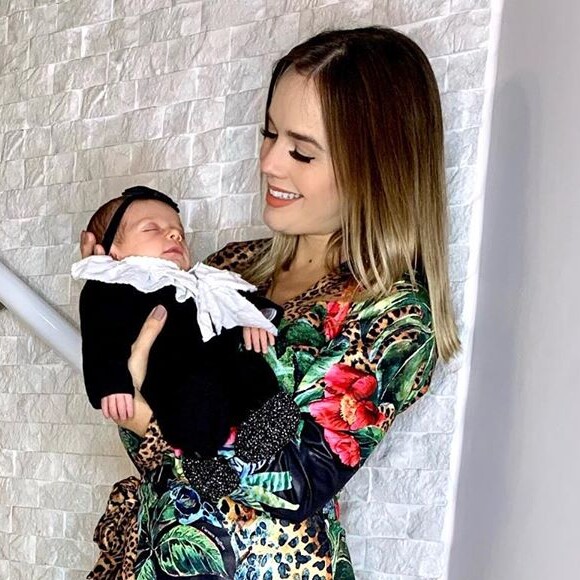 Liz, filha de Thaeme Mariôto, está fazendo 1 ano nesta segunda-feira, 20 de abril de 2020