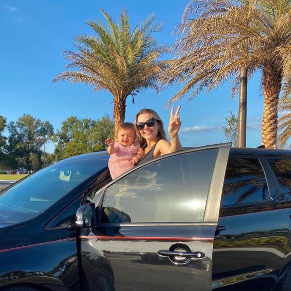 Liz, filha de Thaeme Mariôto e Fábio da Luz, já foi com os papais para Orlando, nos EUA