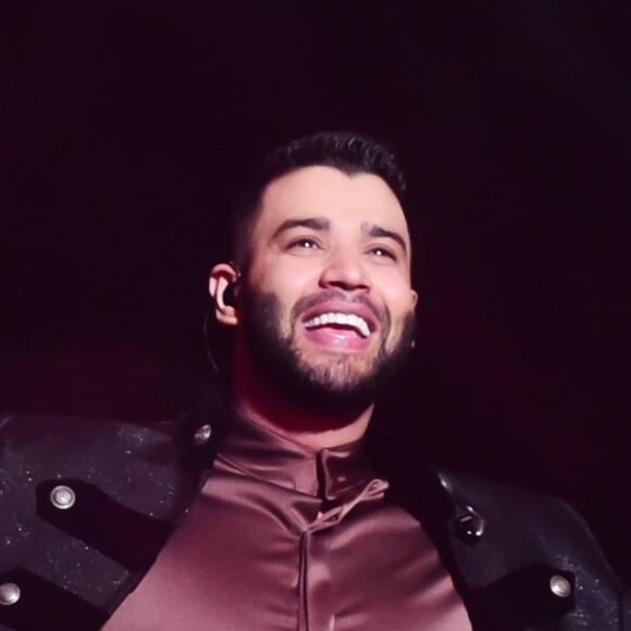 Trechos da live de Gusttavo Lima podem ser cortadas da web porque cantor apareceu bebendo e sem alerta para menores de 18 anos