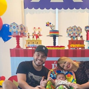 Marília Mendonça e Murilo Huff dividiram com os fãs fotos da festinha de 4 meses de Léo