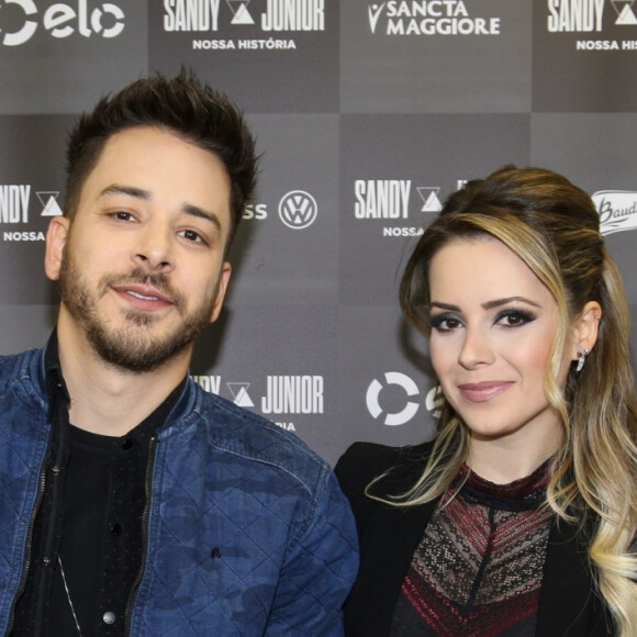Sandy e Junior explicaram motivo de estarem juntos em live