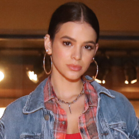 Bruna Marquezine e Manu Gavassi transformam look idêntico em hit fashion na web