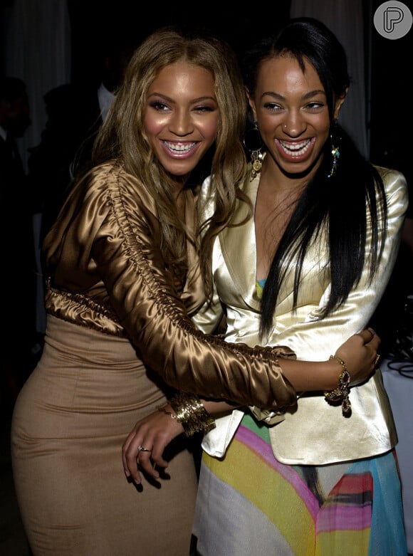 A cantora Solange Knowles, irmã de Beyoncé, também passou pela transição capilar
